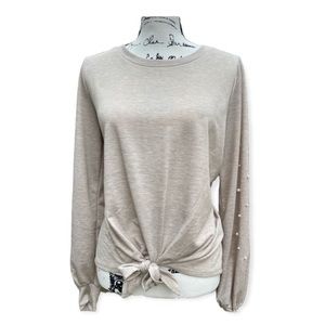 Skönhet Sweater with Pearls on Sleeves